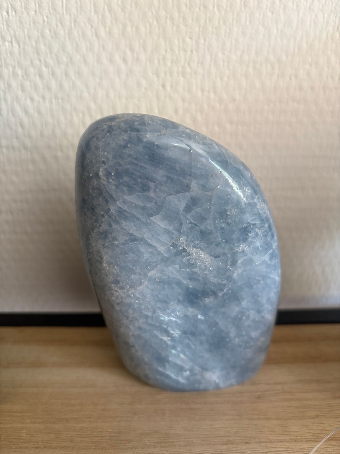 Blauwe calciet sculptuur